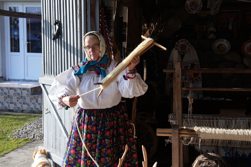 CJMM_CP_02(06)_preparing_the_wool_.JPG
