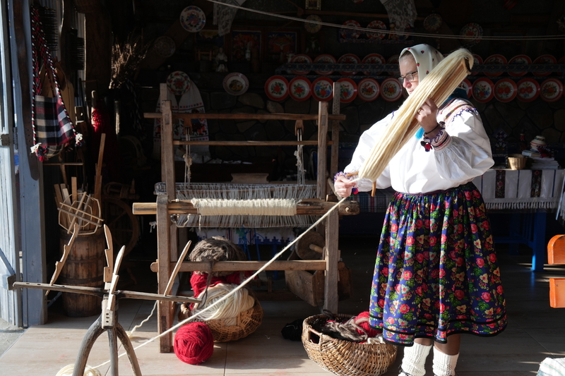 CJMM_CP_02(07)_preparing_the_wool_.JPG